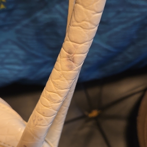 Paula Abdul White Crocodile-Embossed Handbag.   ✨️PRE OWNED✨️ - Picture 4 of 14